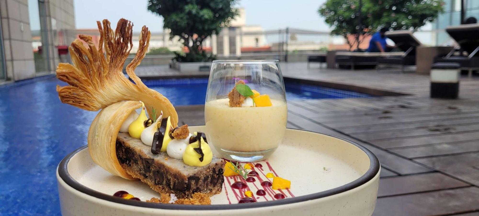 Radisson Blu Hotel, Greater Noida Εξωτερικό φωτογραφία A dessert at the restaurant