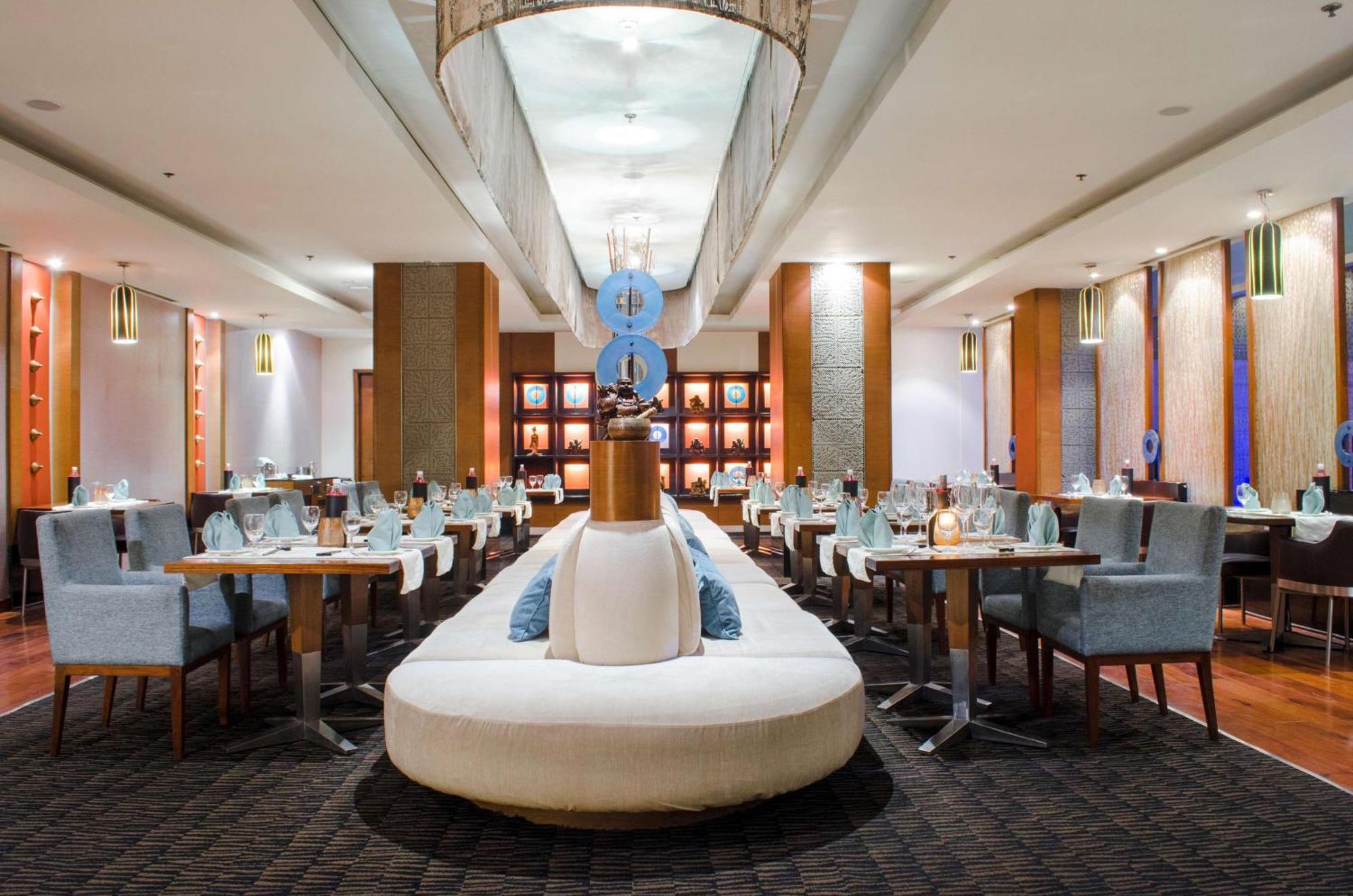 Radisson Blu Hotel, Greater Noida Εξωτερικό φωτογραφία The restaurant