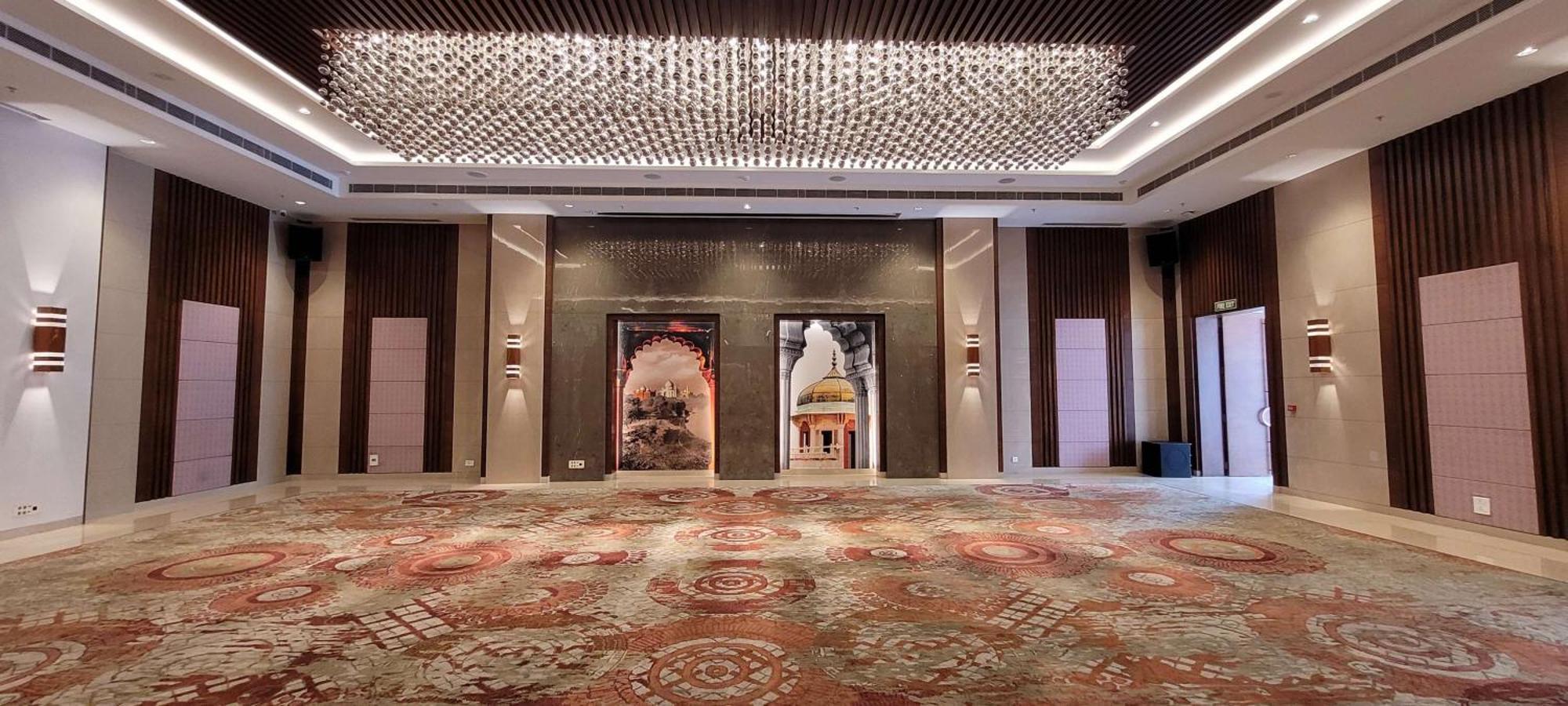 Radisson Blu Hotel, Greater Noida Εξωτερικό φωτογραφία The lobby of the hotel