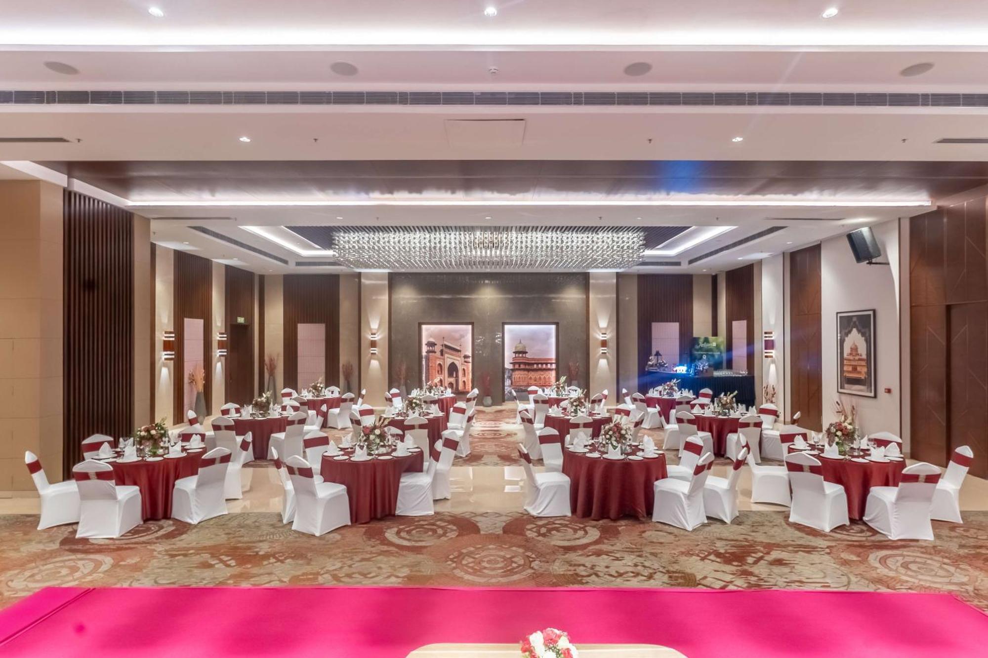 Radisson Blu Hotel, Greater Noida Εξωτερικό φωτογραφία The Grand Ballroom