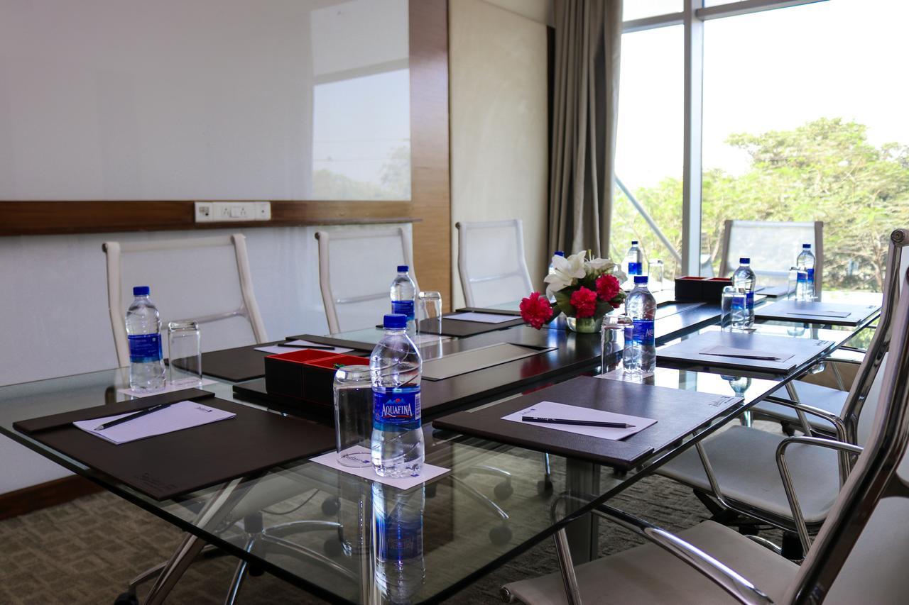 Radisson Blu Hotel, Greater Noida Εξωτερικό φωτογραφία Meeting room at the hotel