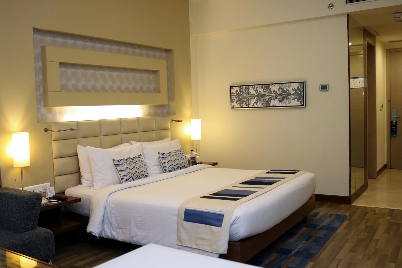 Radisson Blu Hotel, Greater Noida Εξωτερικό φωτογραφία A room at the Taj Bengal