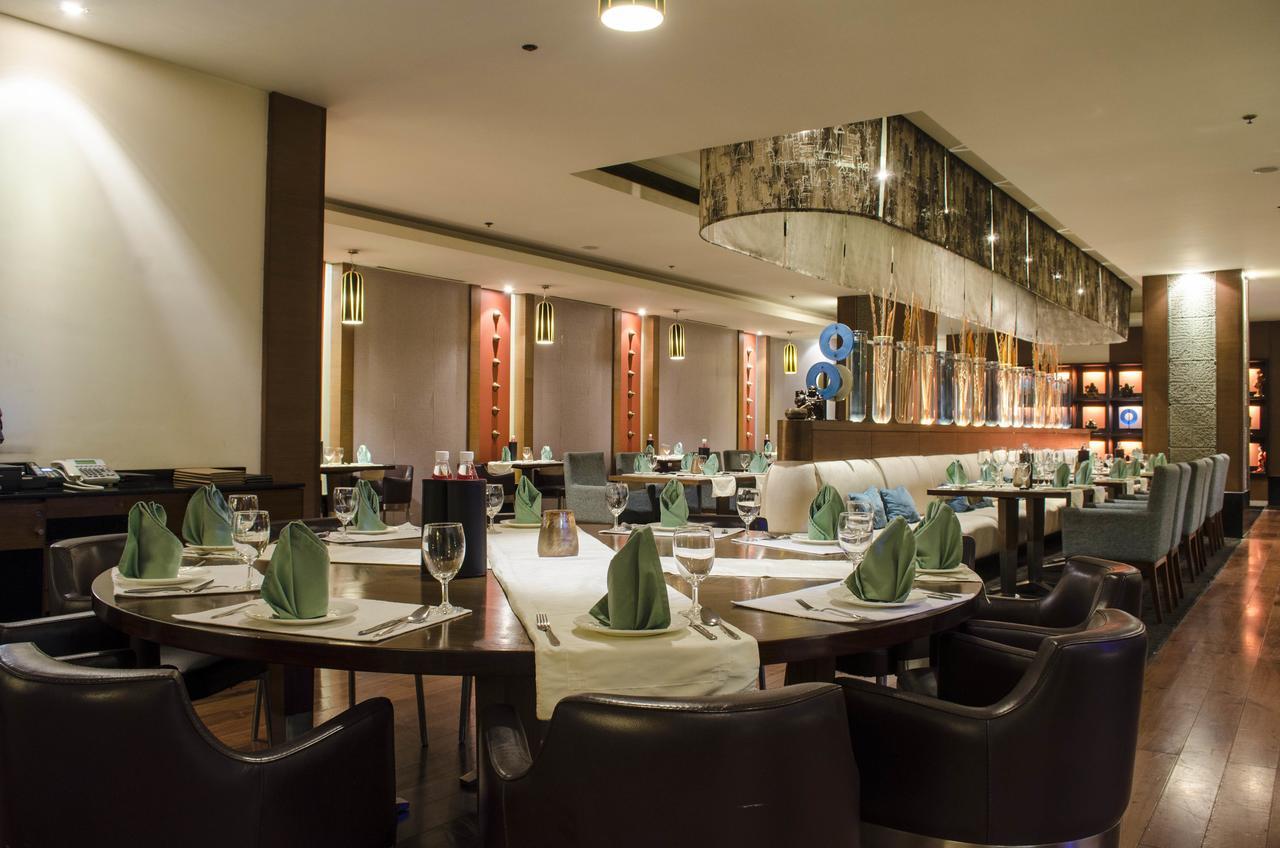 Radisson Blu Hotel, Greater Noida Εξωτερικό φωτογραφία The restaurant